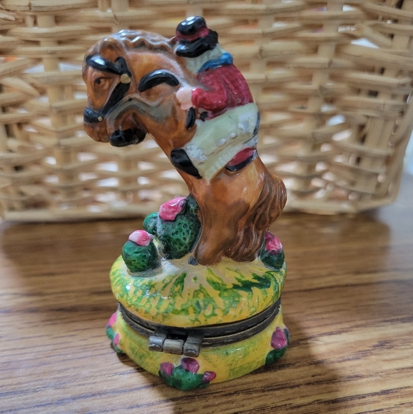 Horse and Rider Trinket Pill Box Small Round Base Vintage Ring Box - Picture 4 of 10